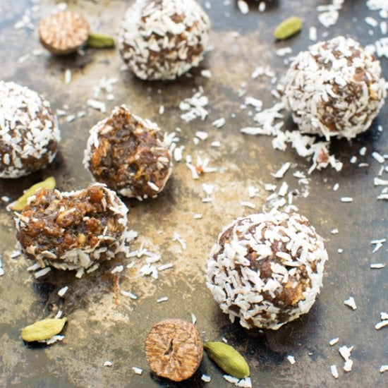 Chai Spiced Energy Bites