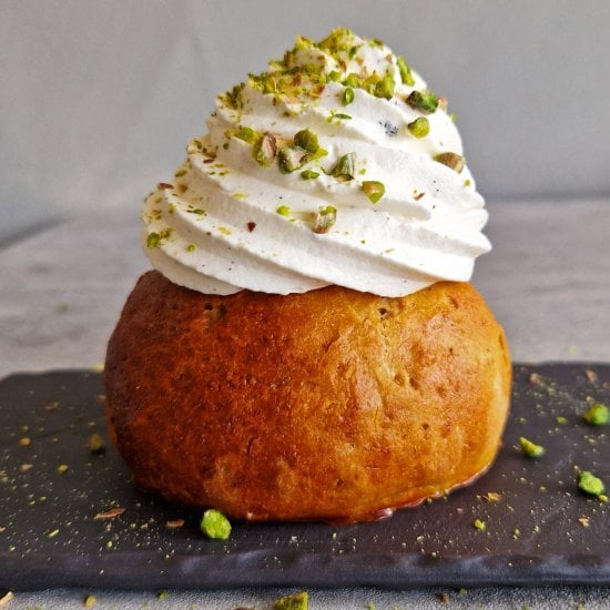 Gluten Free Pistachio Cream Buns