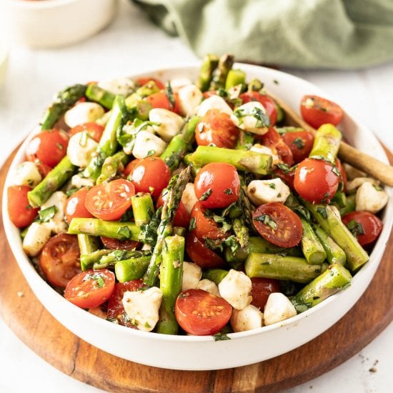 Grilled Asparagus Caprese Salad