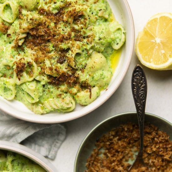 Easy Herby Cheesy Broccoli Pasta