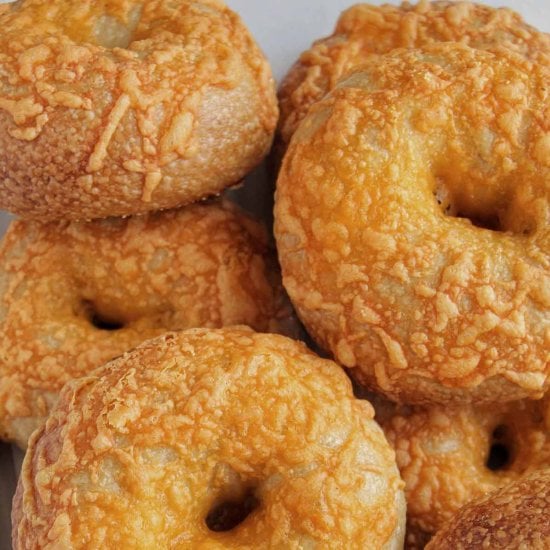 Cheddar Bagels (7 Ingredients)