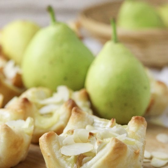 Brie and Pear Puff Pastry Bites
