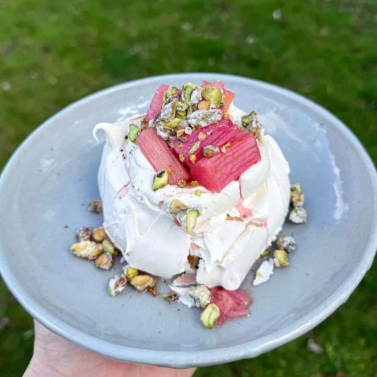 Rhubarb & Custard Pavlovas
