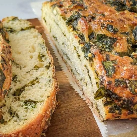 Cheese Bread with Spinach Pesto