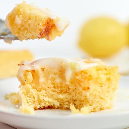 Easy Lemon Drizzle Cake