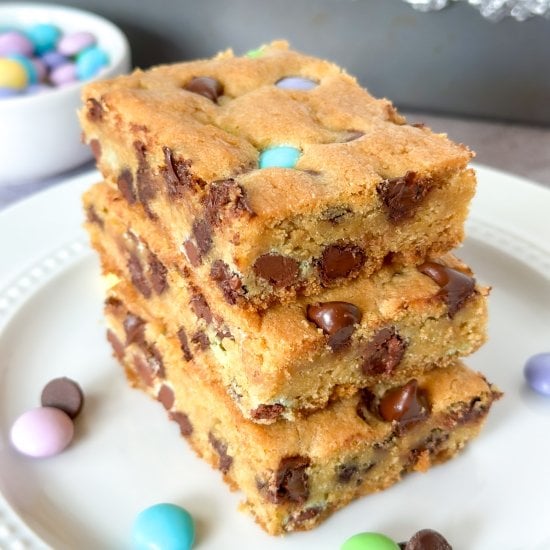 M&M Chocolate Chip Cookie Bars