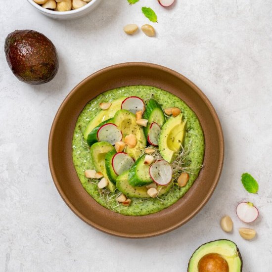 Avocado Salad with Macadamia
