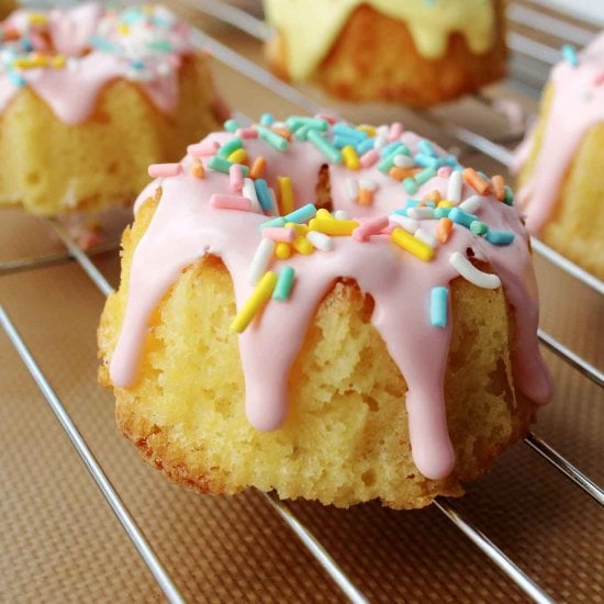 Mini Easter Bundt Cakes