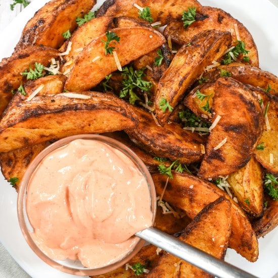 Potato Wedges with Sriracha Mayo