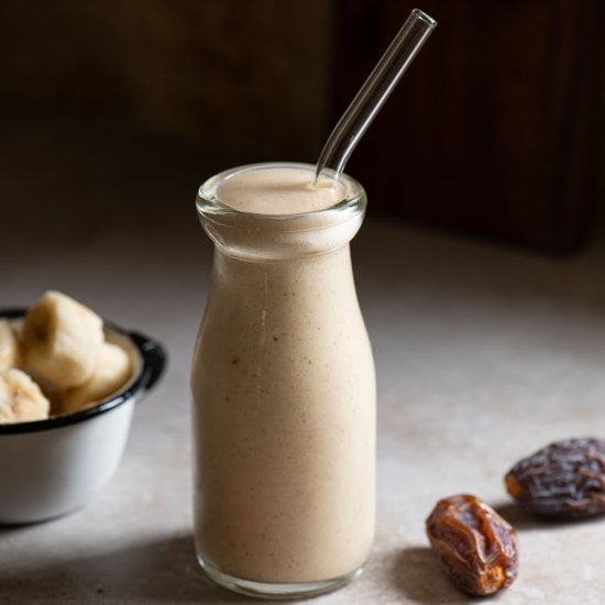 Creamy Banana Date Smoothie