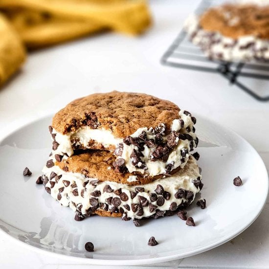 Cannoli Cookie Sandwiches