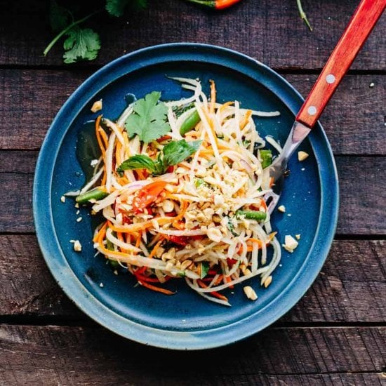 Thai Green Papaya Salad (Som Tam)