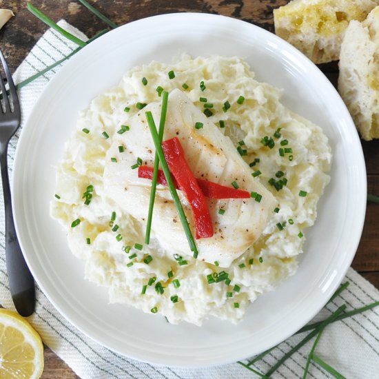 Fish with Creamy Garlic Potatoes