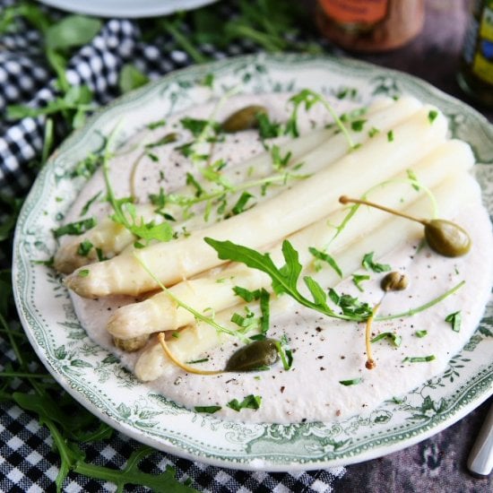 White Asparagus Tonnato mit Caperbe