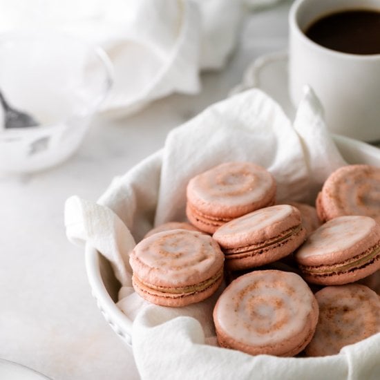 Cinnamon Roll Macarons