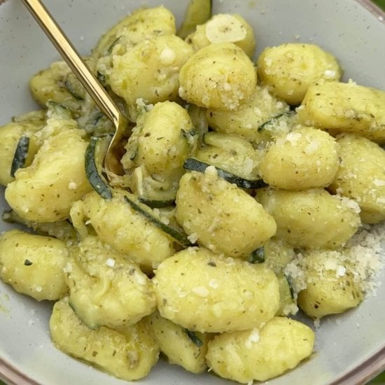 20-Minute Easy Pesto Zucchini Gnocchi