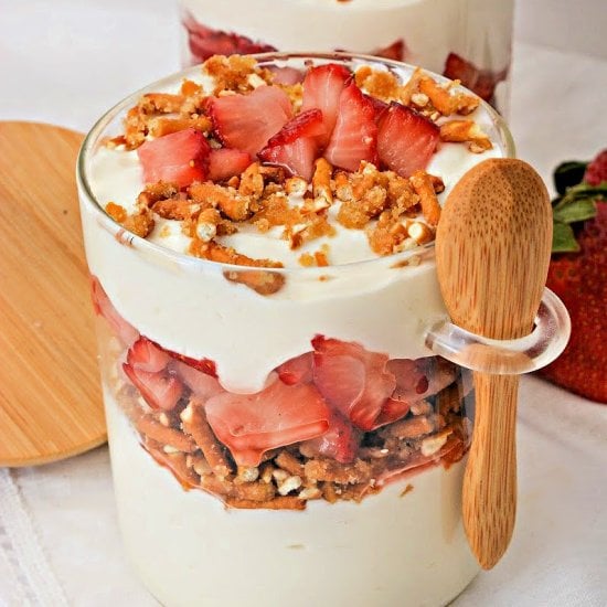 Low-Carb Strawberry Pretzel Parfait