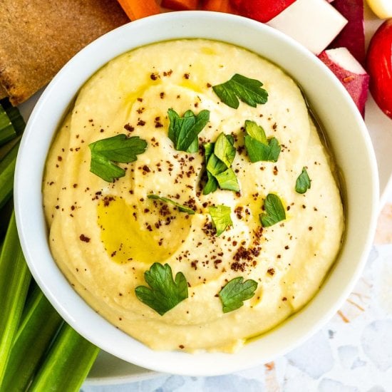 Simple Creamy Hummus