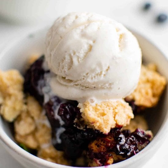 Crockpot Blueberry Cobbler