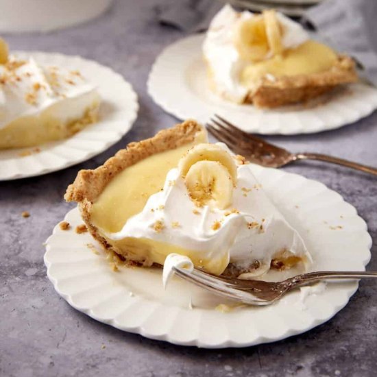 Banana Cream Pie with Walnut Crust