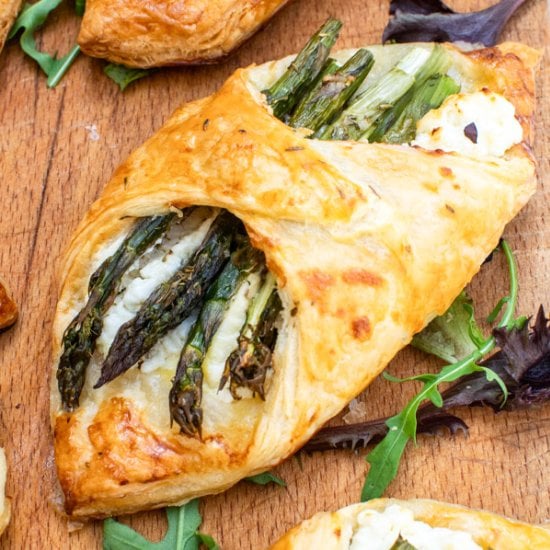 Asparagus Puff Pastry Bundles