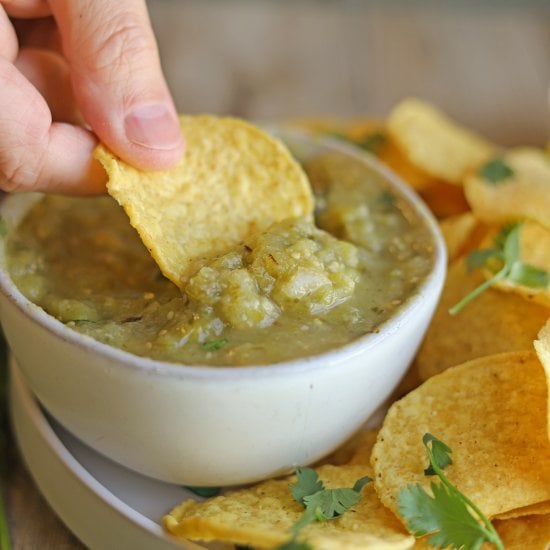 Oven roasted tomatillo salsa