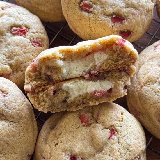 Strawberry Cheesecake Cookies