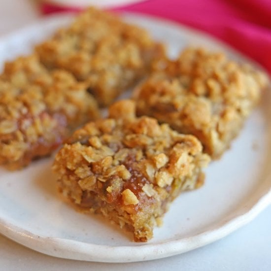 Rhubarb crisp bars (vegan)