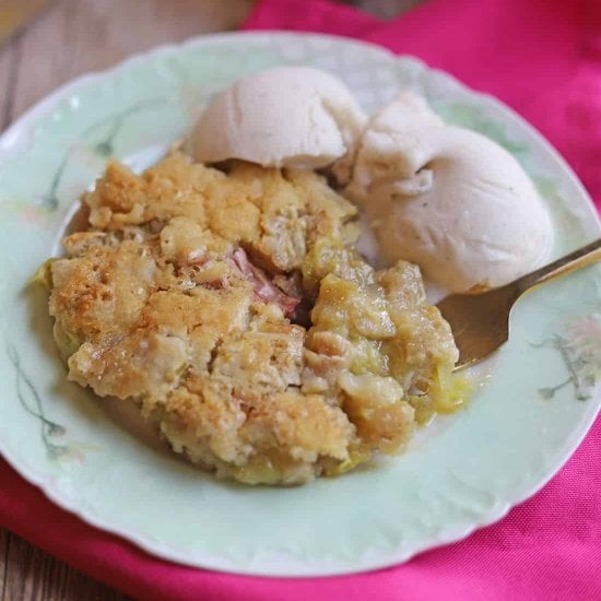 Magic rhubarb pudding cake