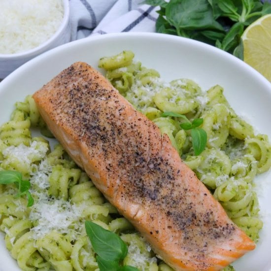 Easy Salmon Pesto Pasta
