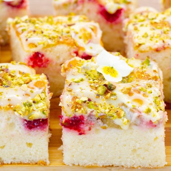 Yoghurt Cake with Fruits