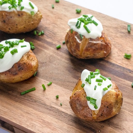 Baby Baked Potatoes with Sour Cream