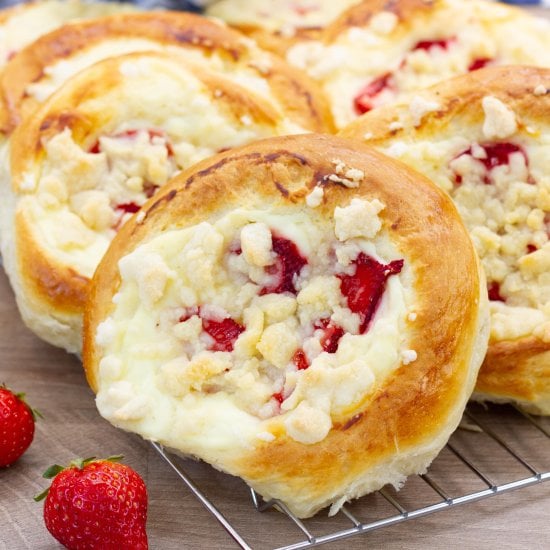 Buns with Cheese and Strawberries