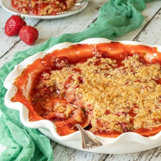 Mom’s Strawberry Rhubarb Crisp