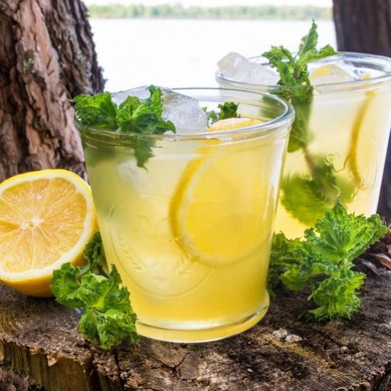Iced Green Tea with Honey and Lemon