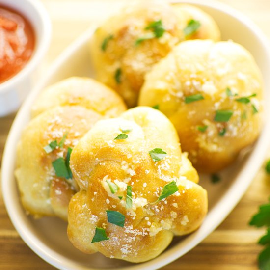 How to Make Air Fryer Garlic Knots