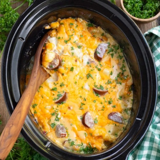 Crockpot Cheesy Potatoes & Kielbasa