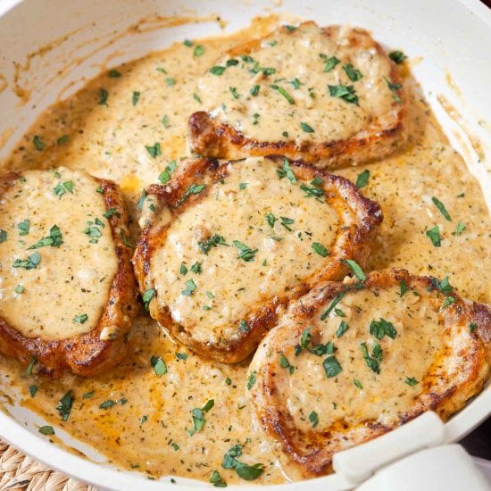 One Pan Creamy Garlic Pork Chops