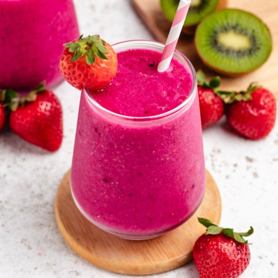 Dragon Fruit Strawberry Smoothie