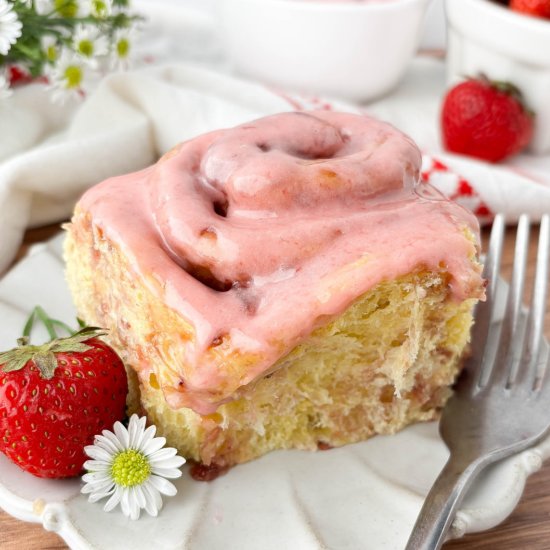 Strawberry Cinnamon Rolls