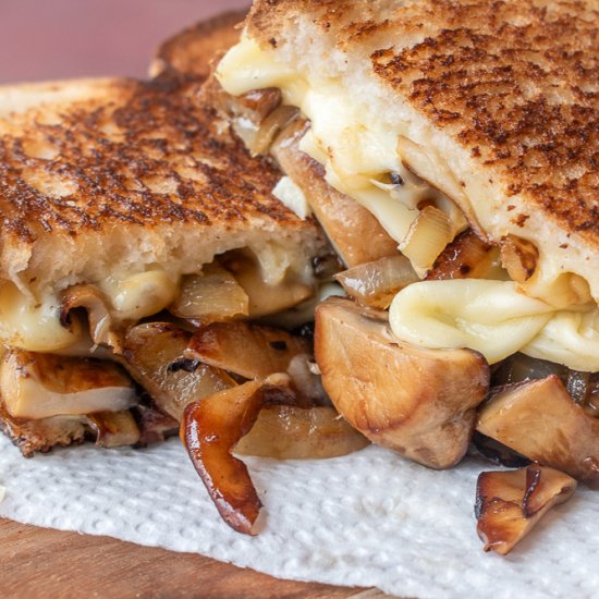 Grilled Cheese with Gouda, Mushrooms and Onions