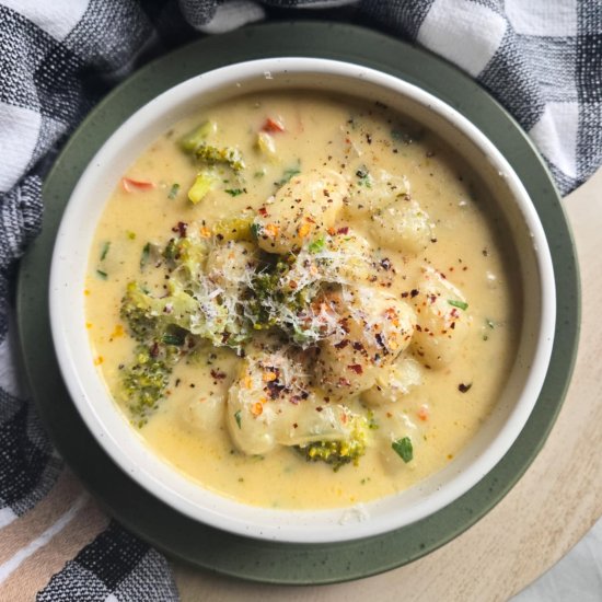 Creamy Gnocchi & Broccoli Soup