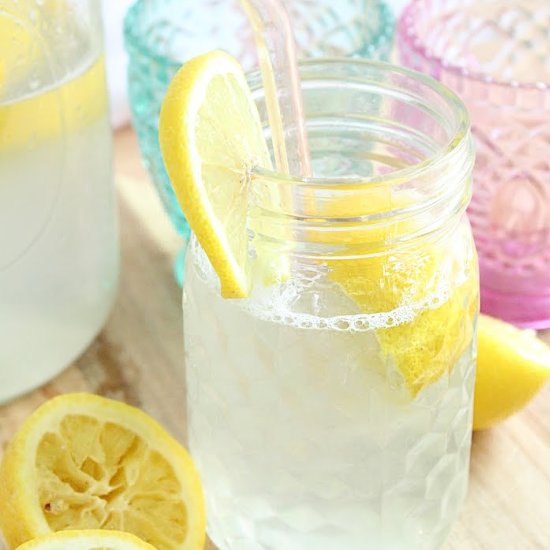 Simple Homemade Lemonade