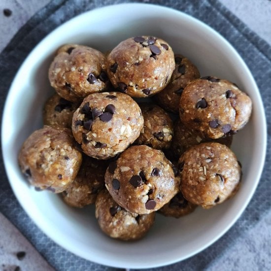 Healthy Cookie Dough Balls