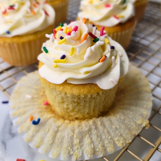 Easy Vanilla Cupcakes