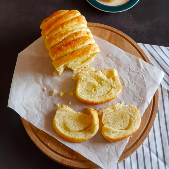 Herb Garlic Pull Apart Bread
