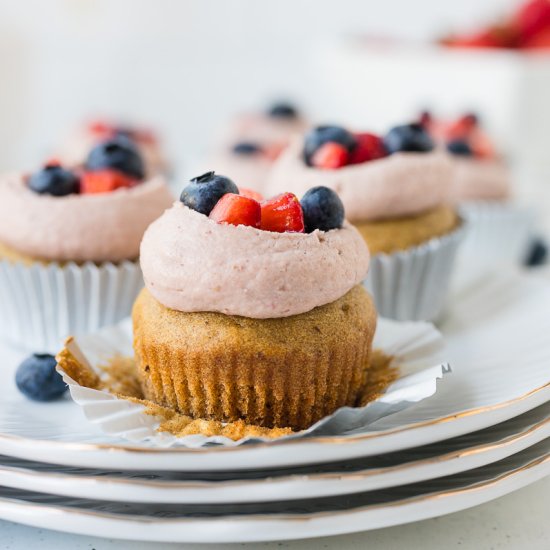 Refined Sugar-Free Berry Cupcakes