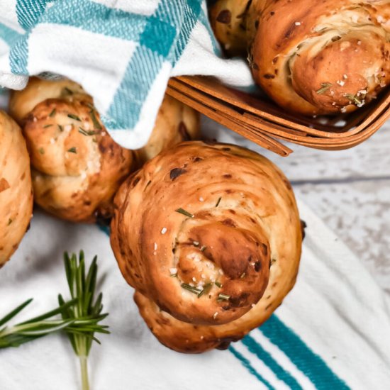 Blue Cheese Rosemary Dinner Rolls