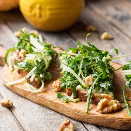 Blue Cheese Tartines with Apples