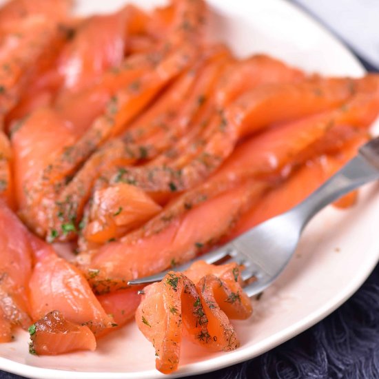 Easy Gravlax Salmon with Dill